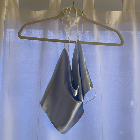 Backless halter top - Picture 2 of 6